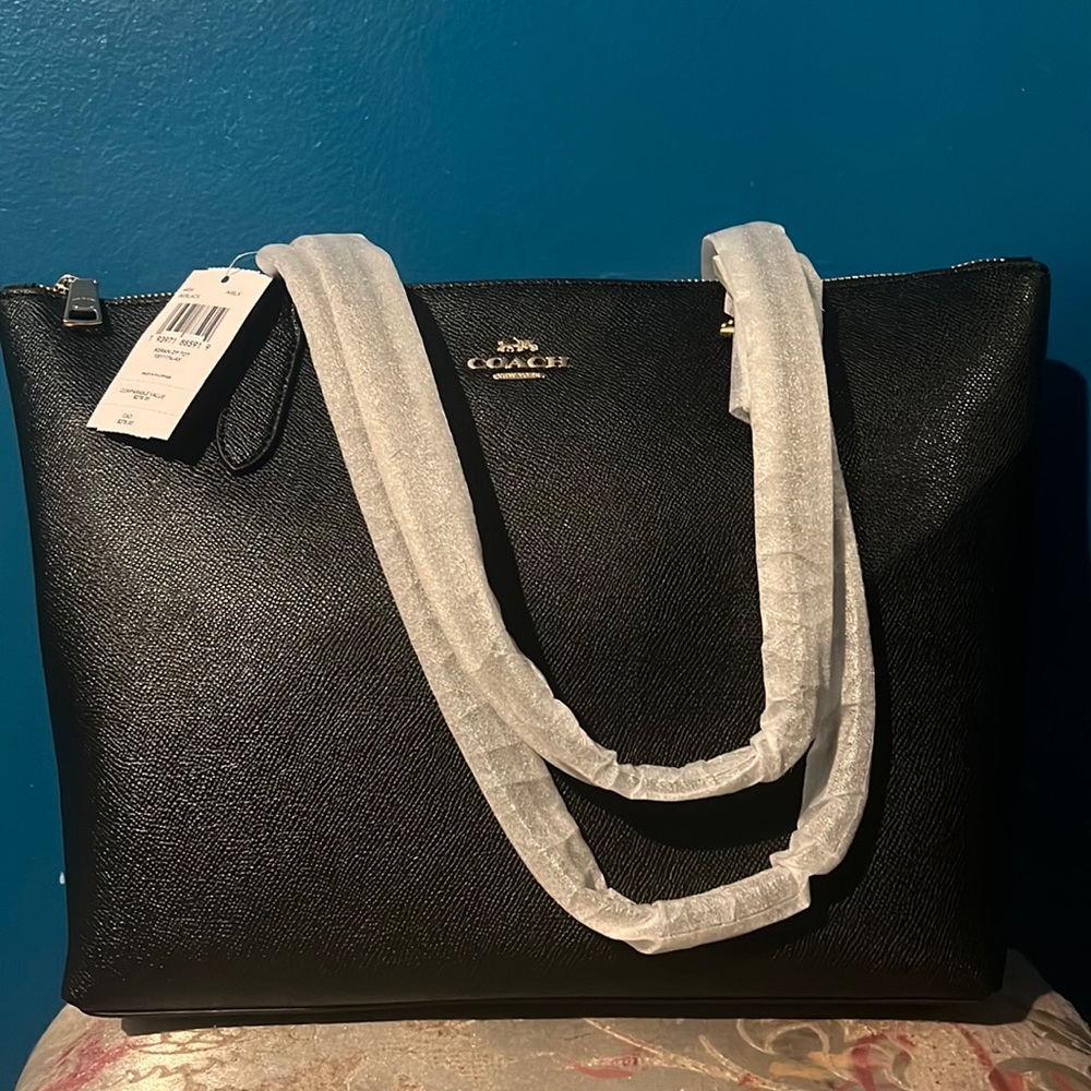 Brand New Large coach purse, tag still attached